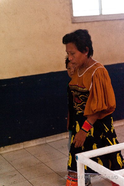 20101202_115851 D3.jpg - Kuna Indian lady, Panama City, Panama